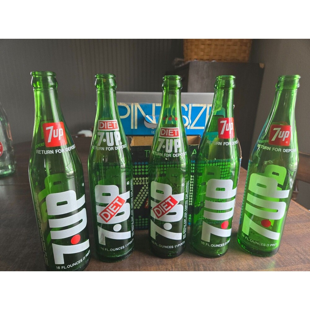 7Up & Diet 7UP Vintage 1970s Bottles Lot of 5-16oz Bottles Return for Deposit